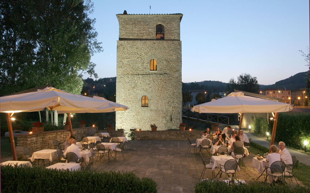 Santa Flora: Garden, Outdoor, Scenic View