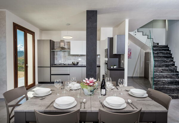 Villa Livreri: Dining Room, Kitchen