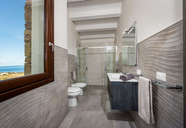 Villa Livreri: Bathroom