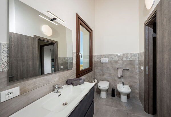 Villa Livreri: Bathroom