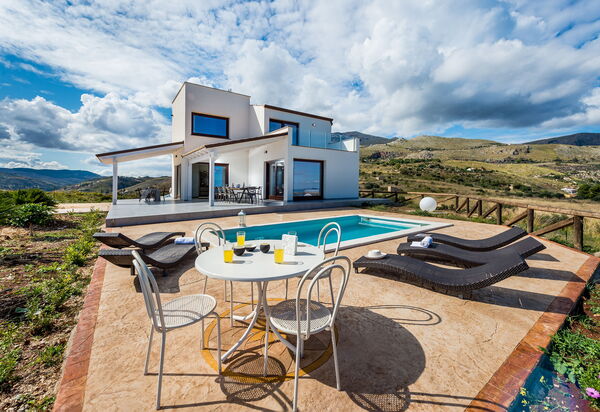 Villa Livreri: Garden, Outdoor, Pool, Summer