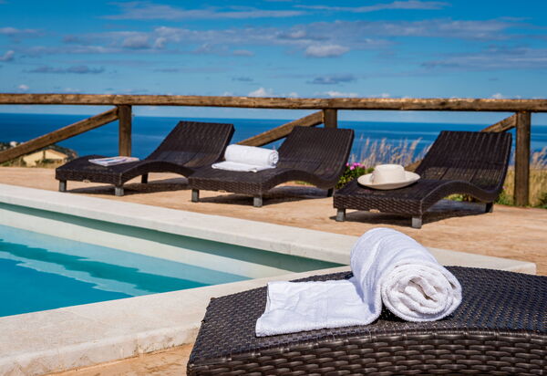 Villa Livreri: Outdoor, Pool