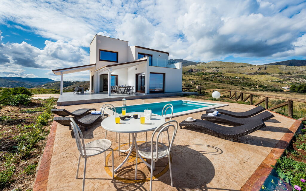 Villa Livreri: Have, pool, Sommer, Udendørs