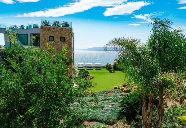 Villa Angelina: Have, Udendørs