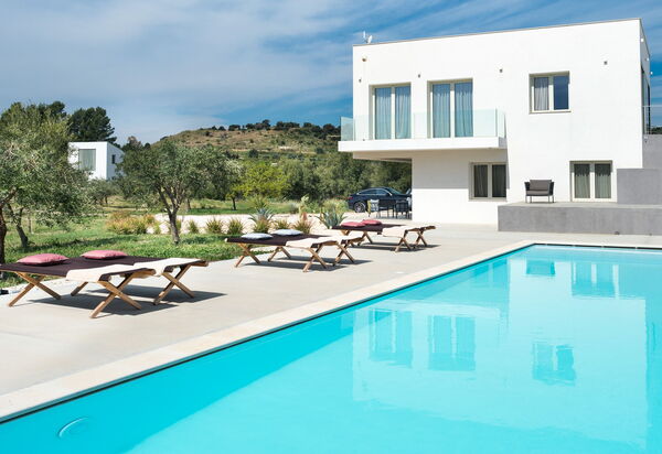 Villa Contra: Outdoor, Pool