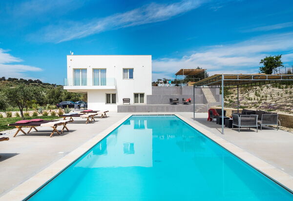 Villa Contra: Outdoor, Pool