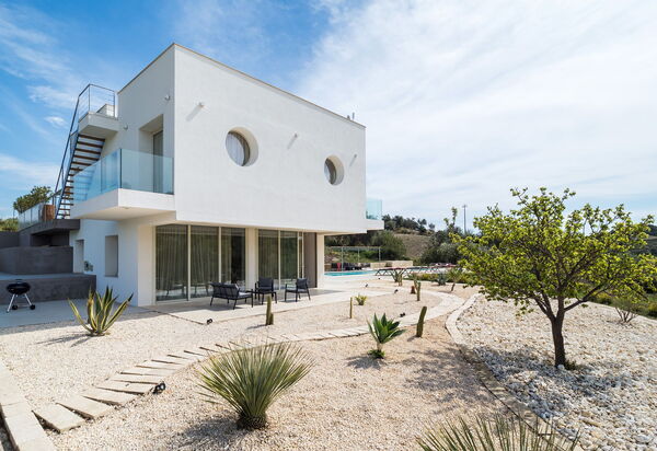 Villa Contra: Garden, Outdoor