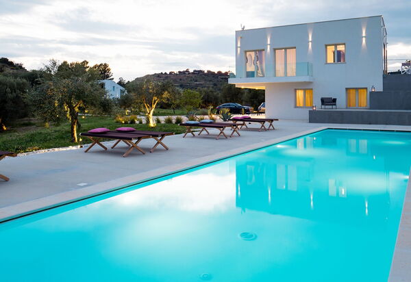 Villa Contra: Outdoor, Pool