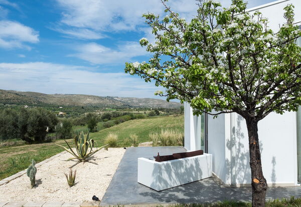 Villa Contra: Garden, Outdoor