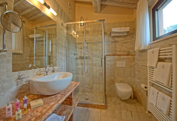 Villa Le Buche: Bathroom