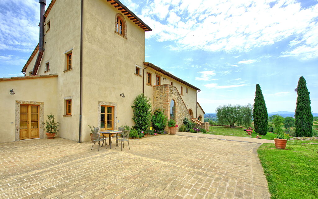 Villa Le Buche: Building Exterior, Garden