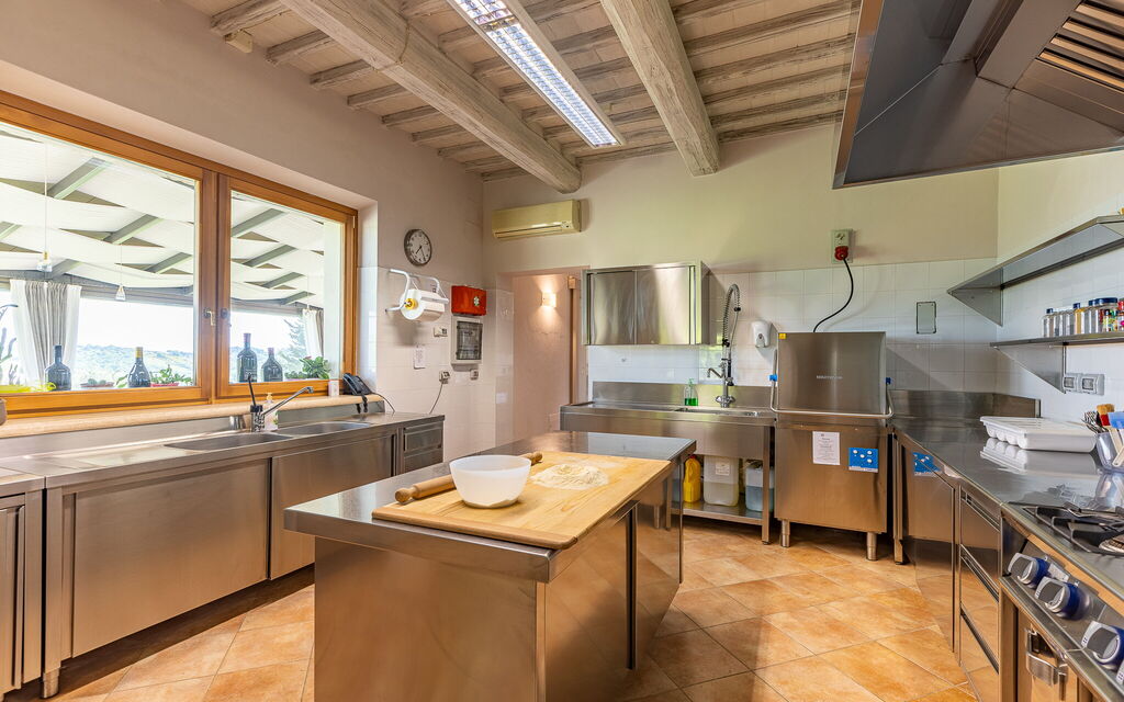 Villa Le Buche: Kitchen