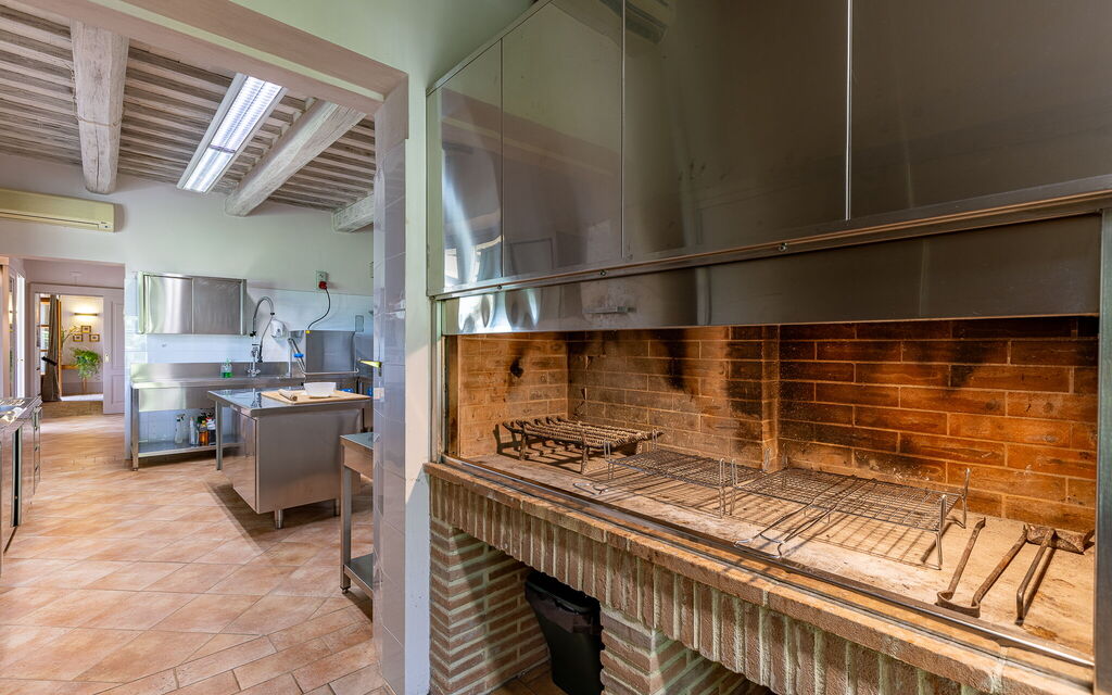Villa Le Buche: Kitchen