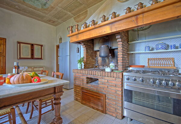 Villa Sorbaiano: Kitchen