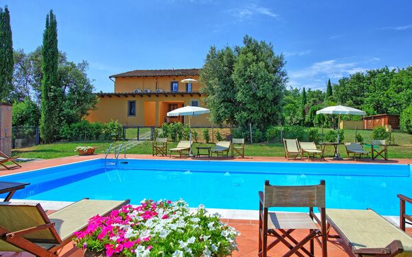 Nicola: Buitenshuis, Zomer, zwembad