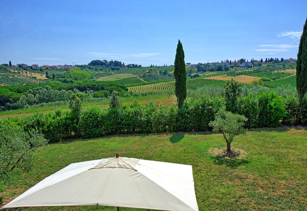 Nicola: Ansichten, Garten