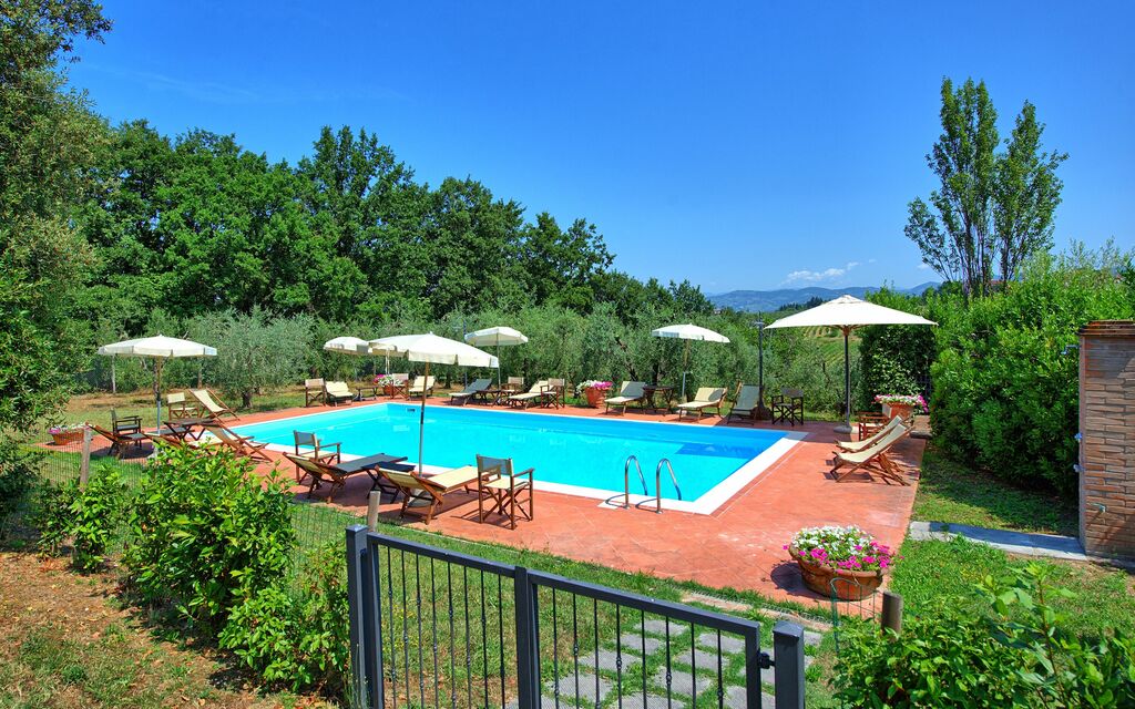 Nicola: all'aperto, Piscina