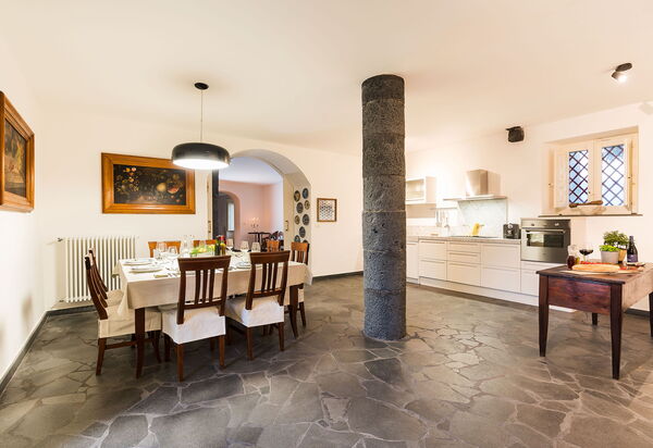 Etna Retreat: Кухня, Столовая