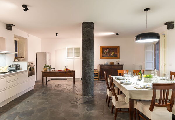 Etna Retreat: Кухня, Столовая