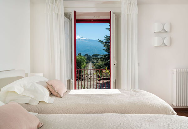 Etna Retreat: Спальня