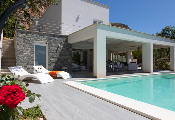 Villa Annalisa: Outdoor, Pool, Summer