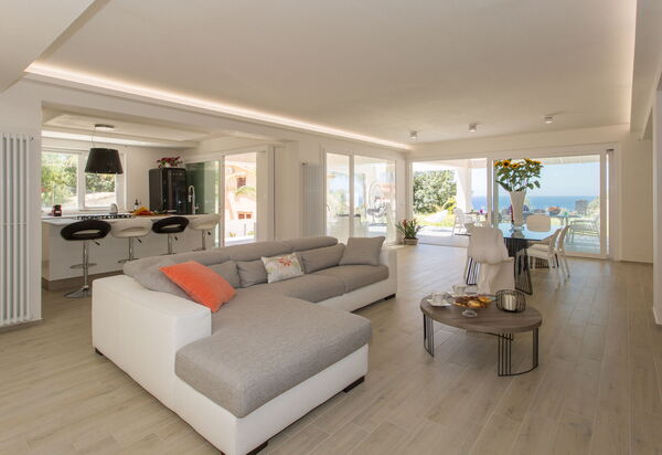 Villa Annalisa: Kitchen, Living Room