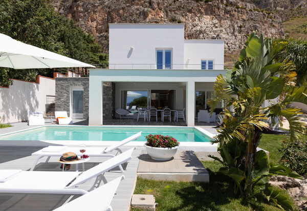 Villa Annalisa: Outdoor, Pool, Summer