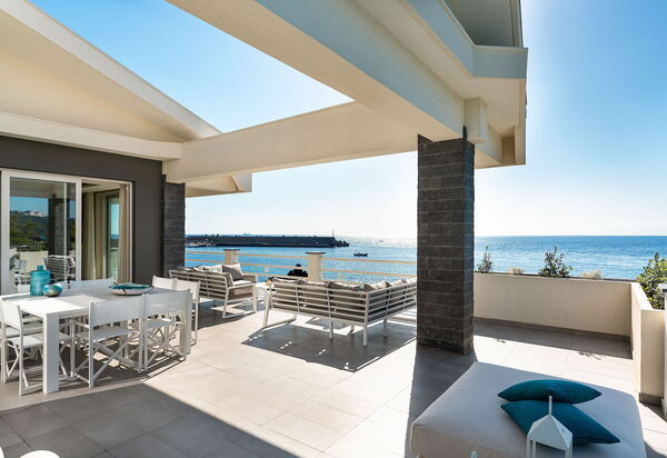 Villa Isabella: Altan / terrasse / gårdhave