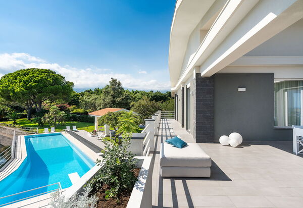 Villa Isabella: Altan / terrasse / gårdhave, pool