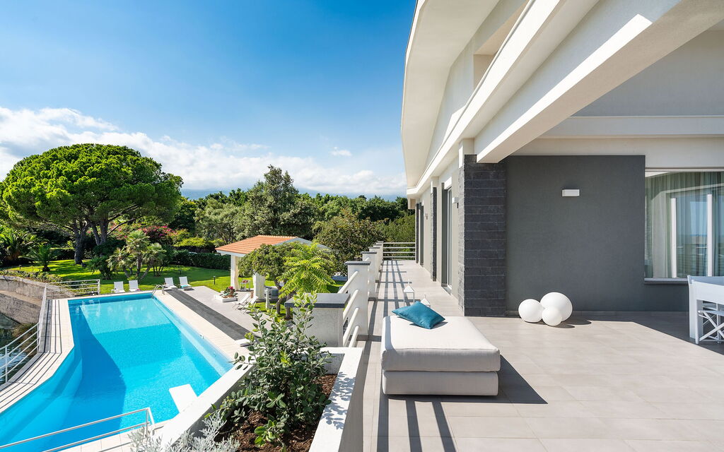 Villa Isabella: Balcony / Terrace / Patio, Pool