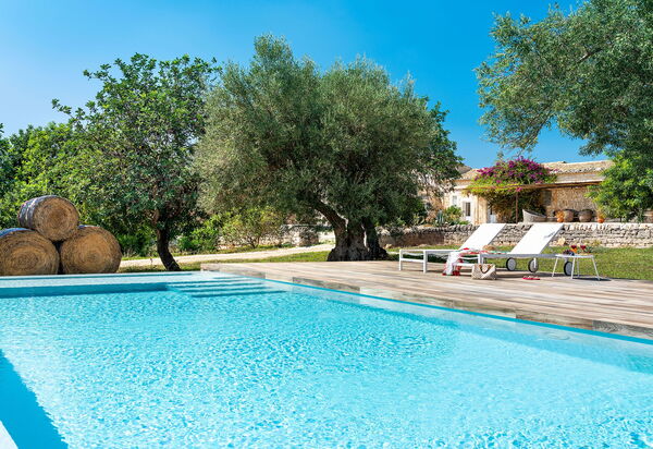 Villa Dimora Pura: Schwimmbad