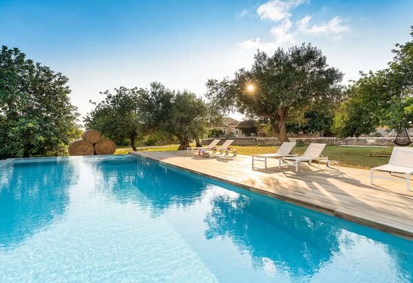 Villa Dimora Pura: Schwimmbad