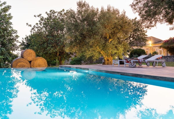 Villa Dimora Pura: Schwimmbad