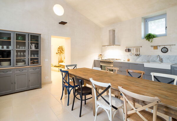 Villa Dimora Pura: Esszimmer, Küche