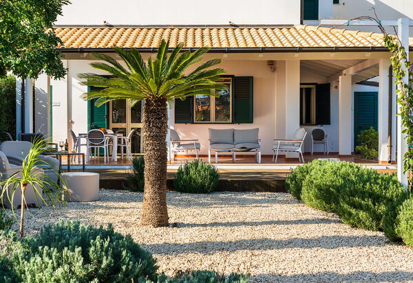 Anny: Extérieurs, Jardin