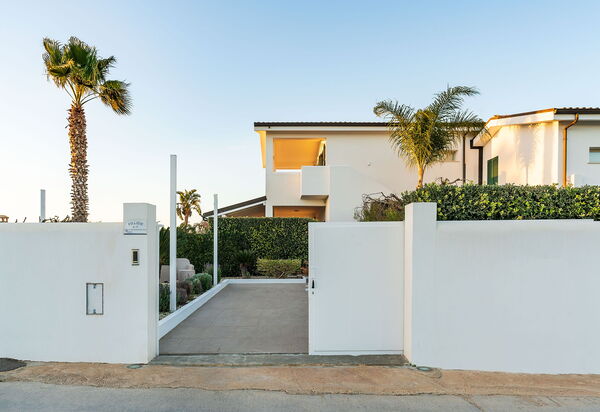 Anny: Extérieurs, Jardin