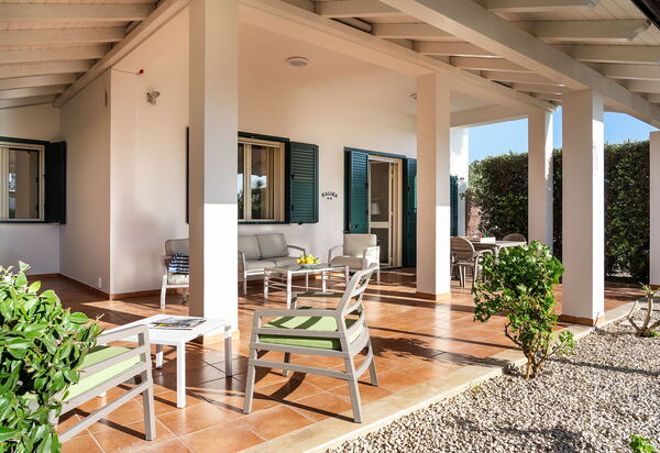 Anny: Extérieurs, Jardin