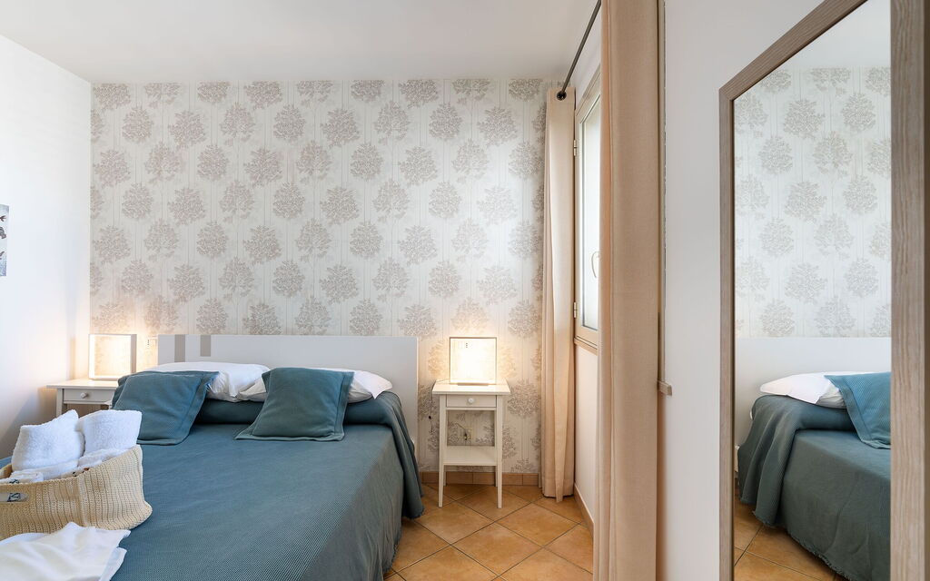 Anny - : Bedroom
