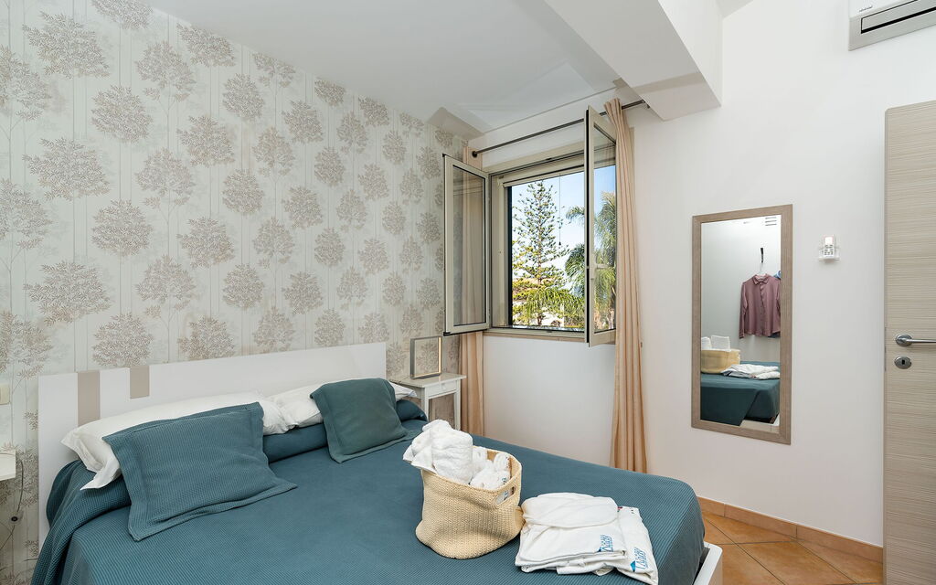 Anny - : Bedroom