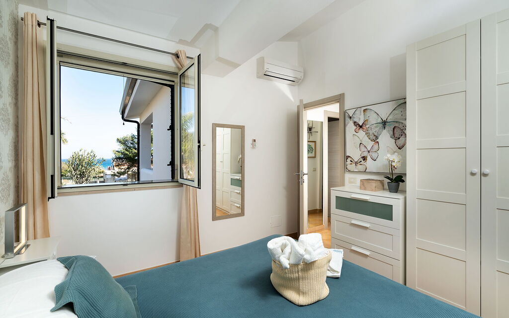Anny - : Bedroom