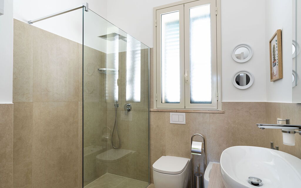 Anny - : Bathroom