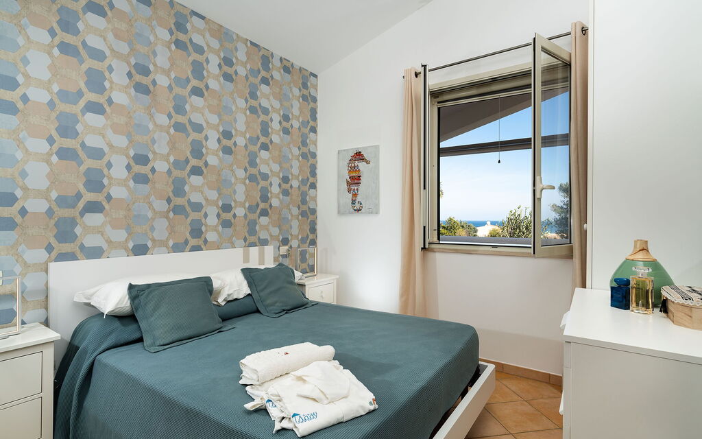 Anny - : Bedroom