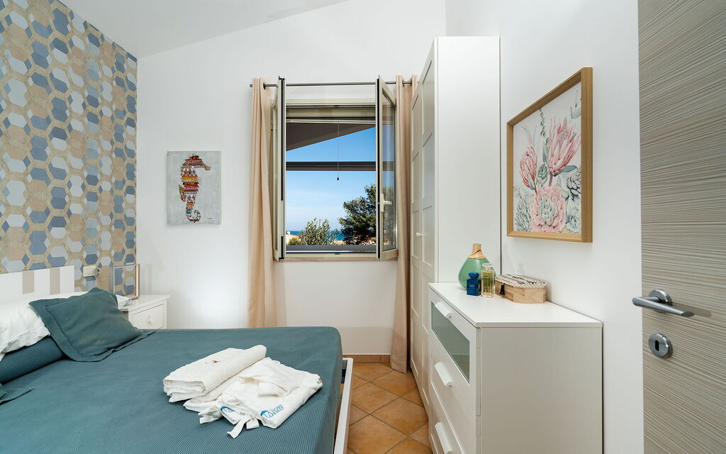 Anny - : Bedroom