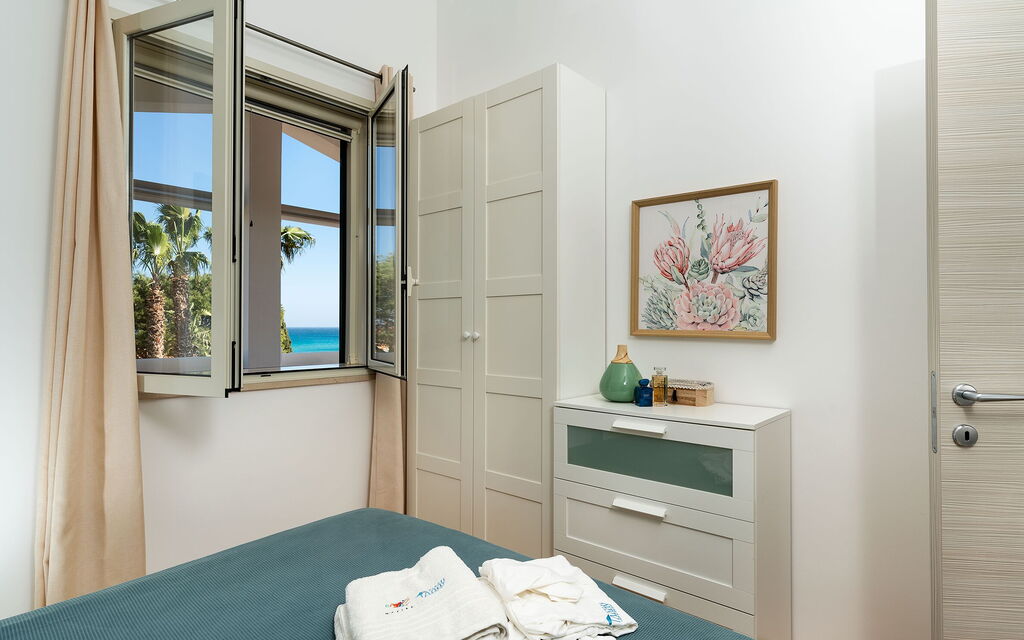 Anny - : Bedroom
