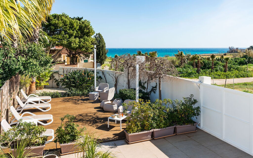 Anny: Building Exterior, Garden