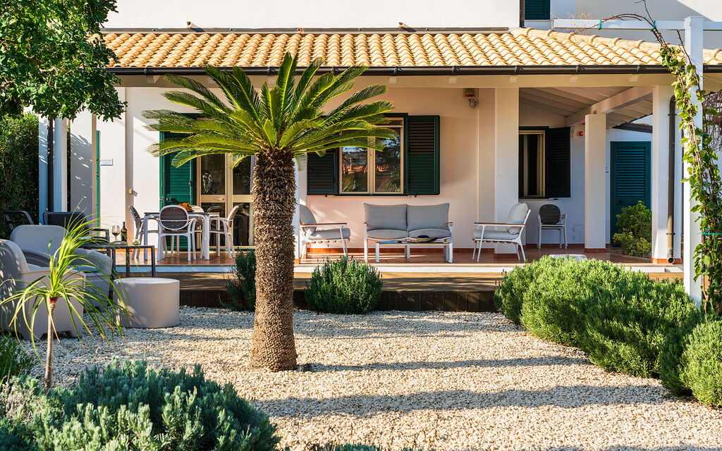 Anny: Building Exterior, Garden