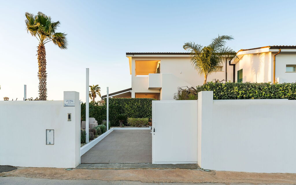 Anny: Building Exterior, Garden