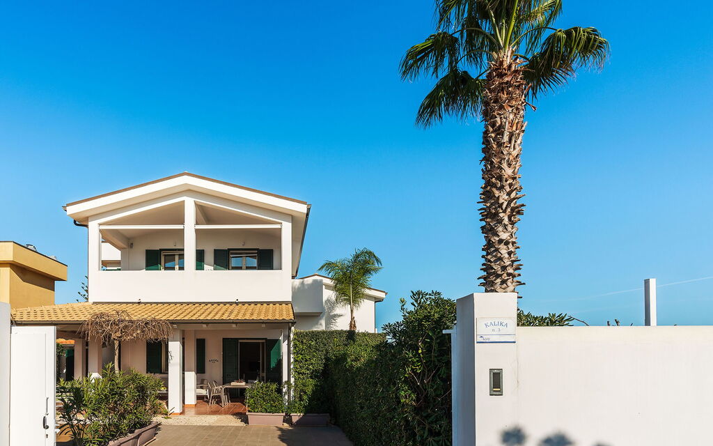 Anny: Building Exterior, Garden