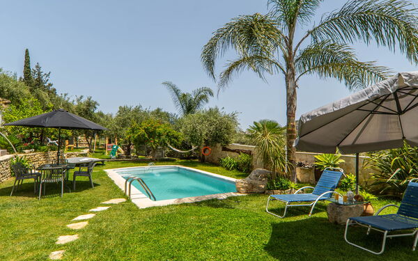 Villa Eftychia: Garden, Outdoor, Pool