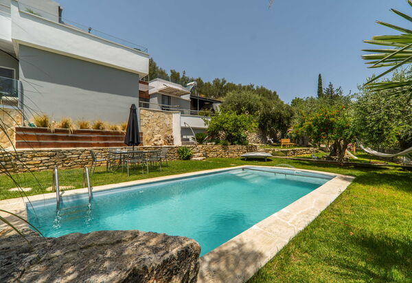 Villa Eftychia: бассейн, Открытый, Сад